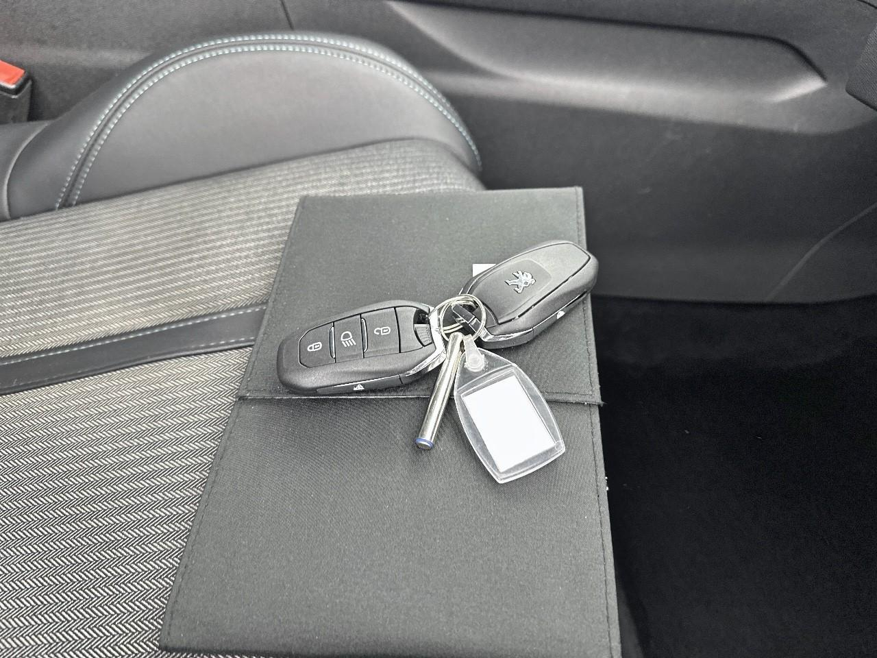 Peugeot 3008 hybrid 225 e-eat8 allure pack — photo 28