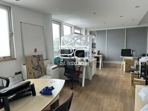 Bureaux 84 m²