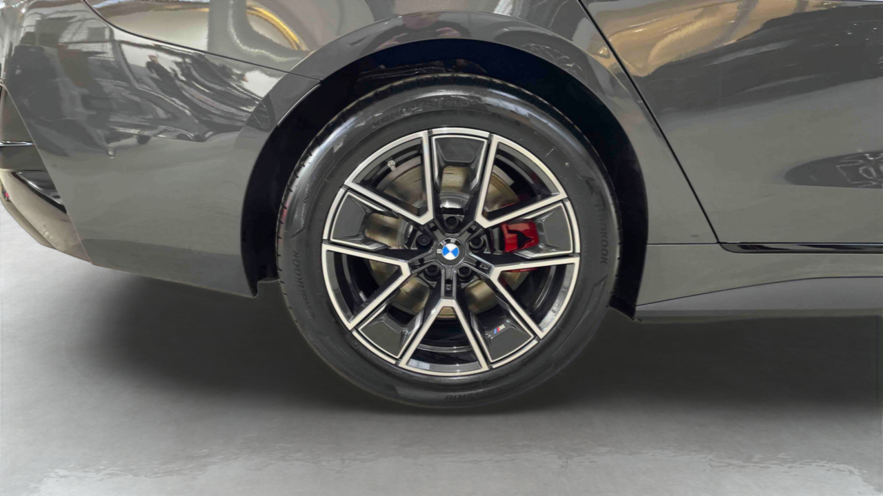 BMW i4 xDrive40 401 ch BVA — photo 24