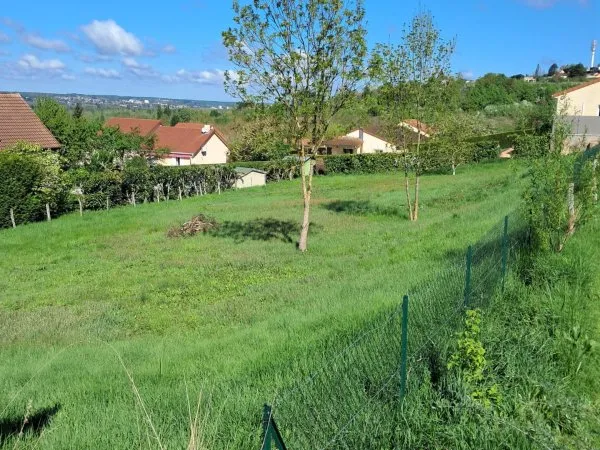 Très beau terrain à bâtir situé à Abrest