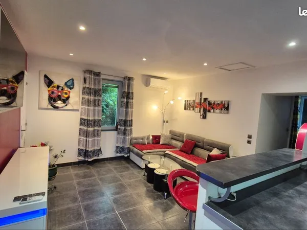 Appartement meublé de 50 m² avec balcon, jardin privatif et parking