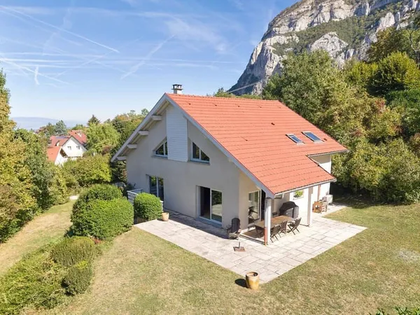 Villa 9 pièces 240 m²