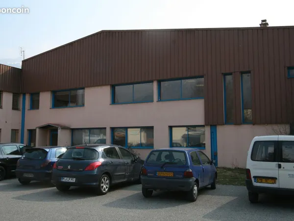 LOUE BATIMENT INDUSTRIEL, BUREAUX et TERRAIN
