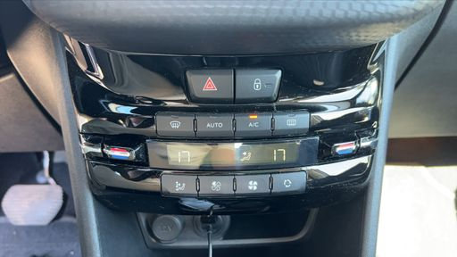 Peugeot 2008 1.2 PureTech 110 EAT6 - Allure – 2018 – 97986 km – Essence – Boîte Automatique — photo 22