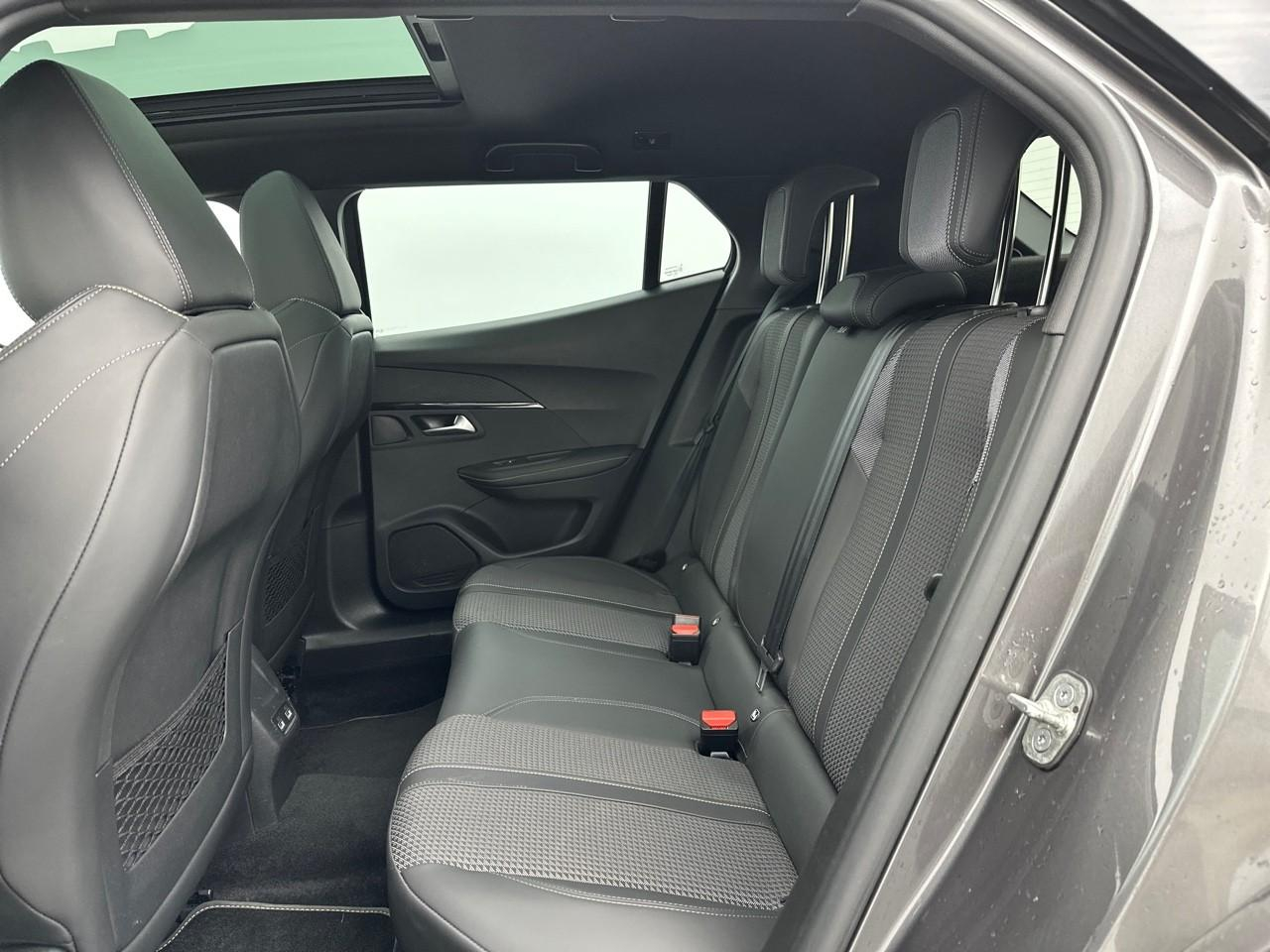 Peugeot 2008 puretech 130 s&s eat8 gt — photo 12
