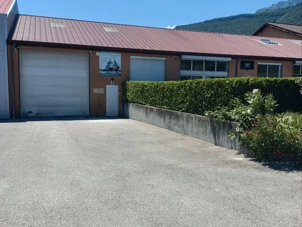 Local professionnel 220 m2 avec bureaux