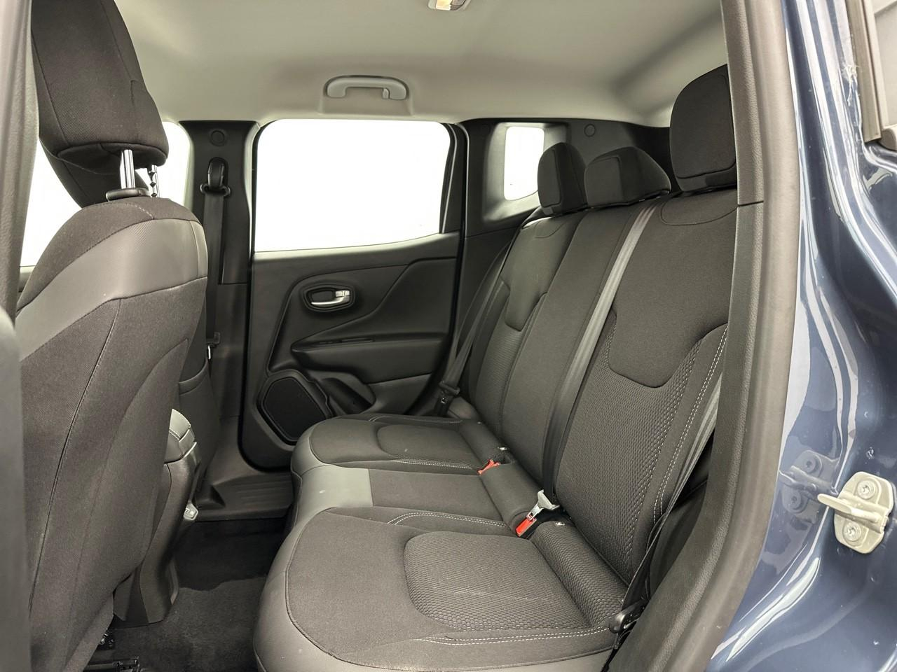 Jeep Renegade 1.5 turbo t4 130 ch bvr7 e-hybrid altitude — photo 12
