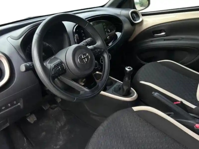 Toyota Aygo x 1.0 vvt-i 72ch design — photo 12