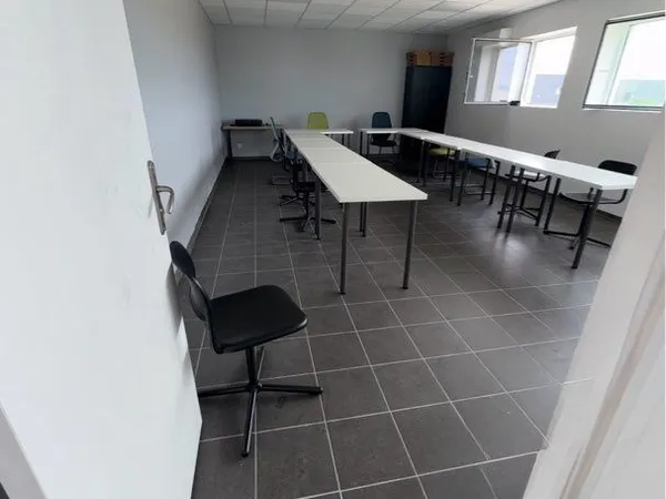 ⁠Bureaux 40 m² climatisés + parking - Montélimar Sud