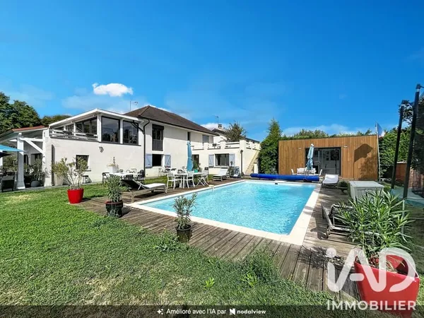 Maison 7 pièces 226 m²