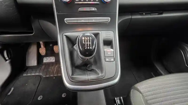 Renault Scenic tce 115 fap — photo 32