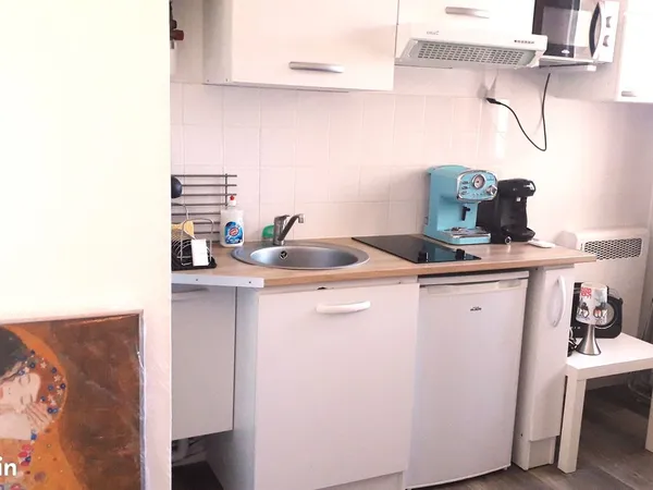 Studette cosy et meublée à Versailles / Disponible / LOCATION SAISONNIERE TEMPORAIRE
