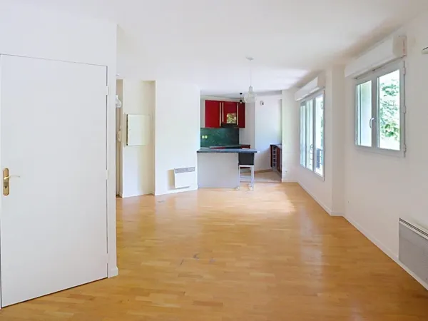 5 pièces sur 2 niveaux · DPE C · Parking inclus + Balcons