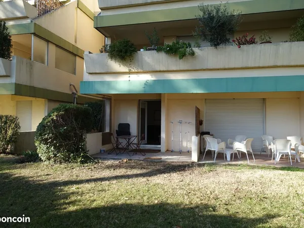 STUDIO terrasse Villeneuve les Avignon