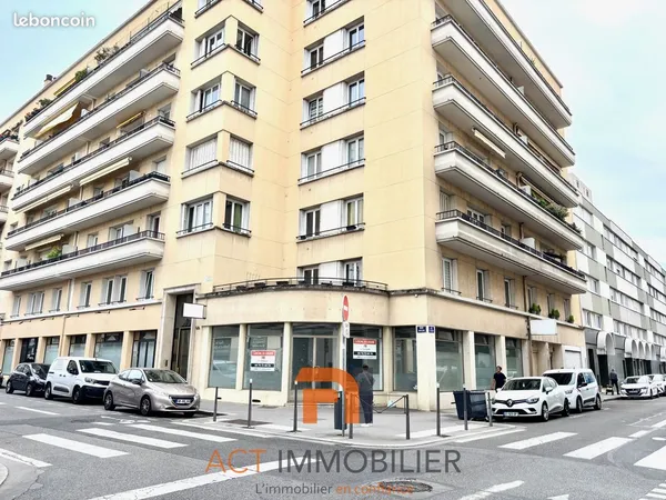 Local commercial 100 m² Lyon