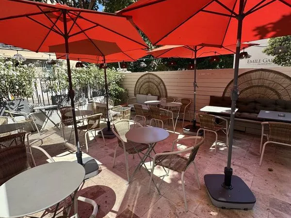 FONDS DE COMMERCE RESTAURANT - MARSEILLE 8e - CARRÉ D'OR - TERRASSE