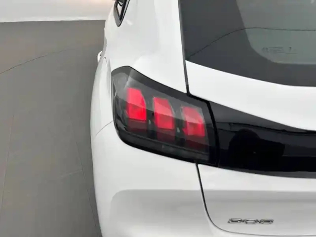 Peugeot 208 puretech 75 s&amp;s bvm5 — photo 43