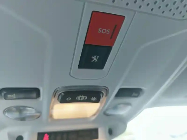 Peugeot 2008 electrique 136 ch — photo 20
