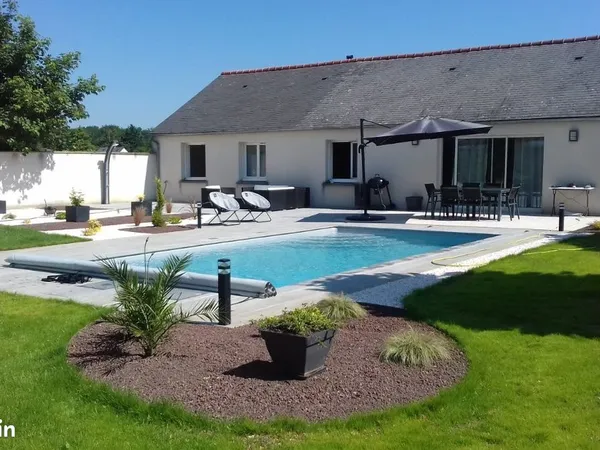Rare Maison contemporaine plain-pied+piscine-vue campagne-Joué Sud