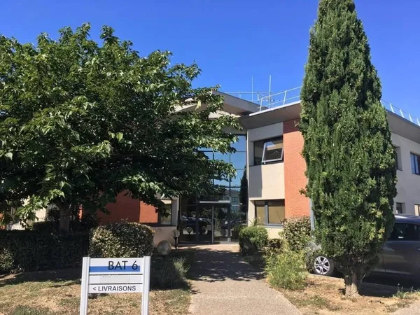 Bureau 671 m²