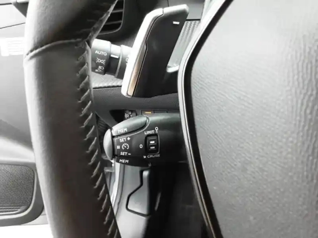 Peugeot 208 puretech 100 s&amp;s eat8 — photo 21