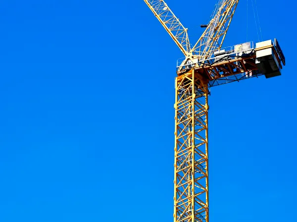 Construction de logements : le SDES publie 377 834 autorisations sur douze mois à fin septembre, 9,1 % sous la moyenne de cinq ans — l'écart se réduit de 0,6 point