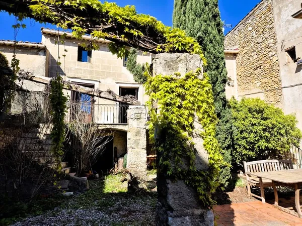 BEL ENSEMBLE IMMOBILIER A FORT POTENTIEL
