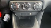 Toyota Yaris 70 VVT-i Dynamic 5p MY22 — photo 27