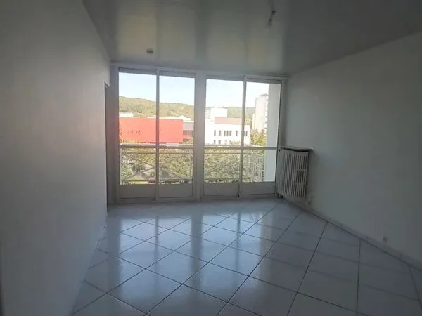 T4 74m² DERNIER ÉTAGE + BALCON + GARAGE - LUMINEUX - CHENÔVE