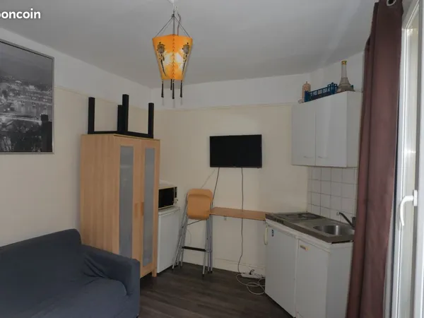 Location studio Paris 13m2 Butte Chaumont