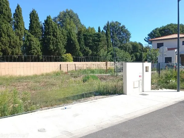 Terrain 251 m²