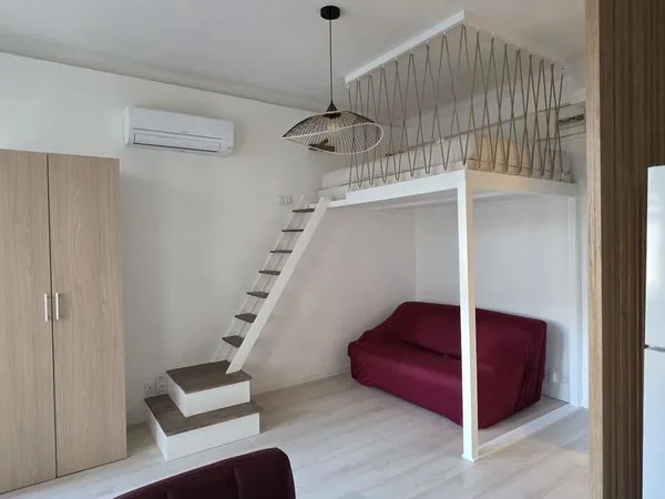 Studio semi-meublé 23 m² - Cannes République - 730 HC