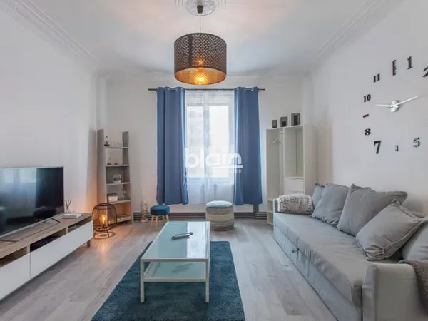 T2 BIS meublé avec Chambre et Alcove CASERNE DE BONNE