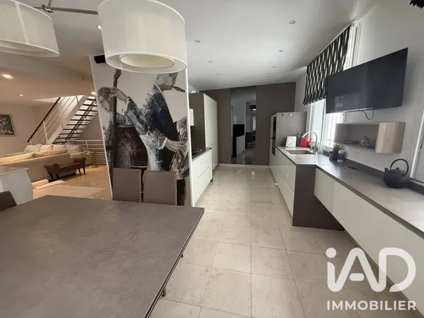 Bâtiment 224 m²