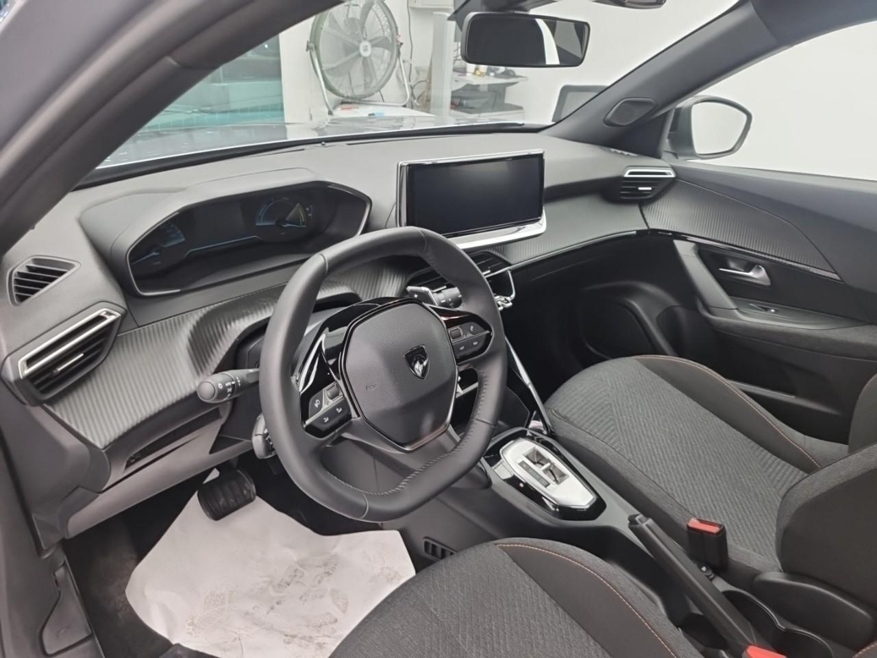 Peugeot 2008 hybrid 145 e-dcs6 style — photo 9