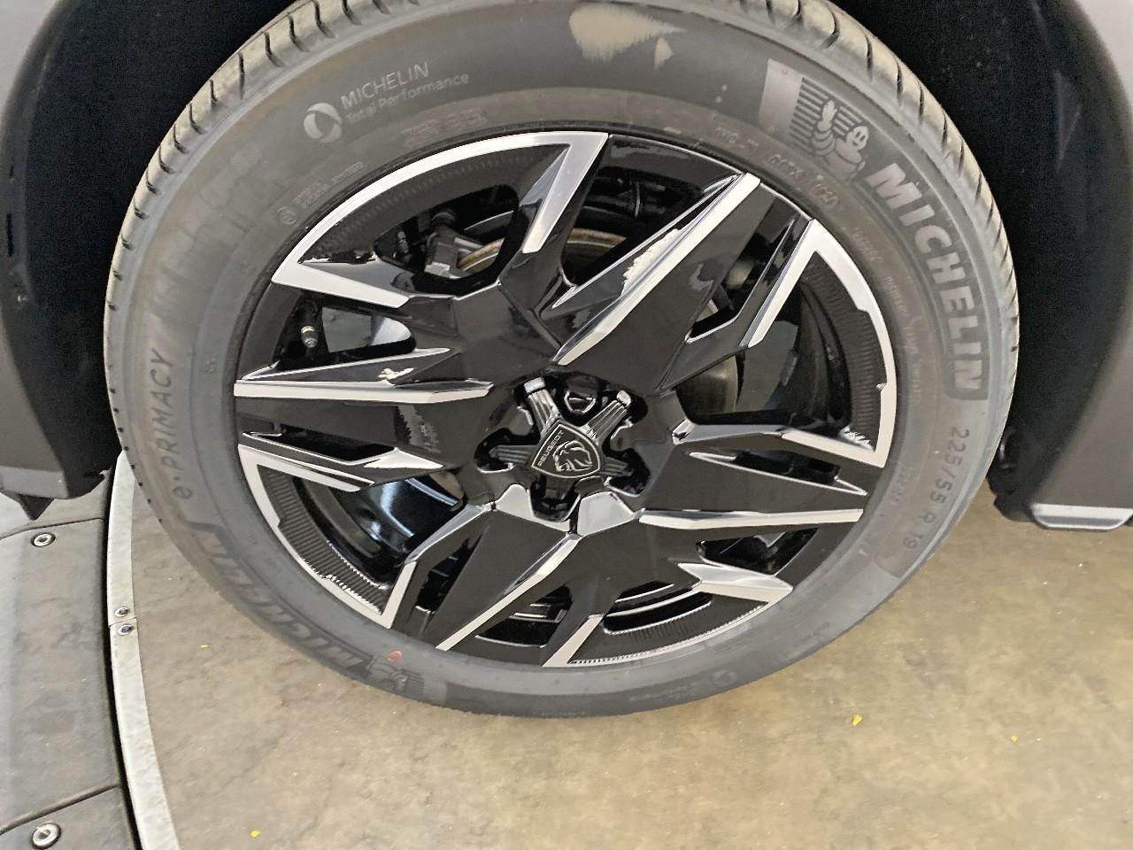 Peugeot 3008 hybrid 145 e-dcs6 gt — photo 11