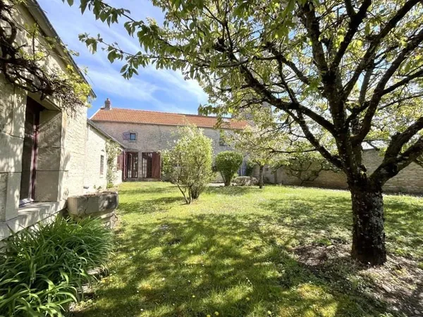 30mn Dijon Nord - Ancienne cure réhabilitée avec jardin et éléme