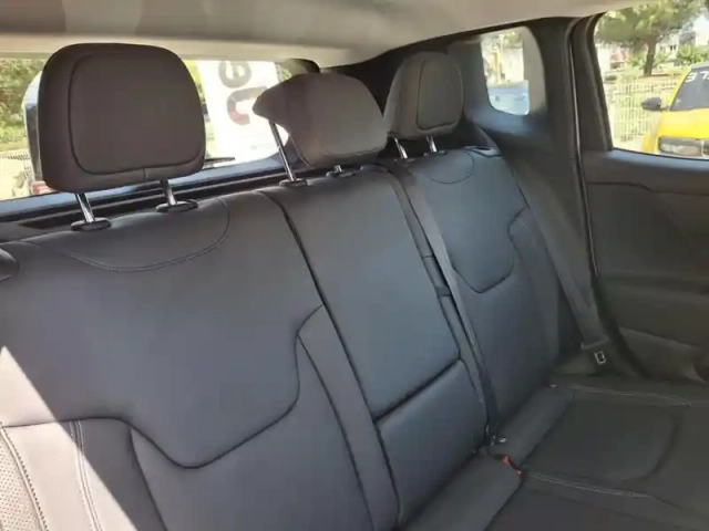 Jeep Renegade 1.3 turbo t4 240 ch phev bva6 4xe eawd north star — photo 22