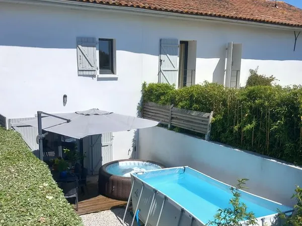 Maison de ville avec Piscine Jacuzzi Terrasse Jardin. A 5min du centre de Bayonne