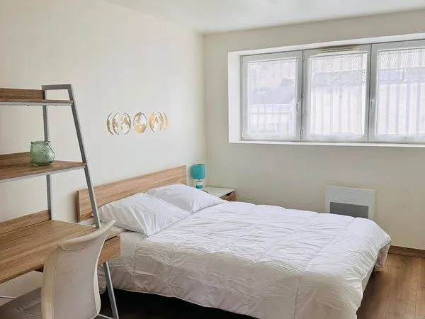 Chambre meublée en colocation