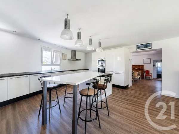Maison 10 pièces 380 m²