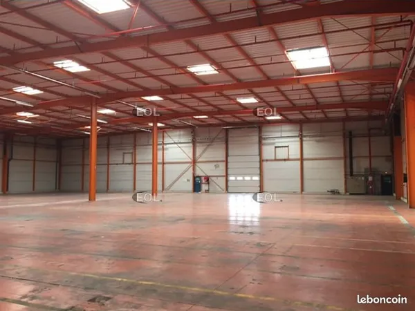 Local logistique 14 860 m²