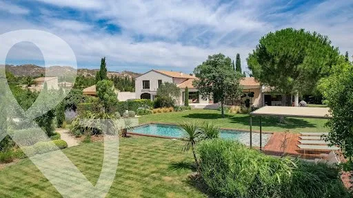 Maison 7 pièces 236 m²