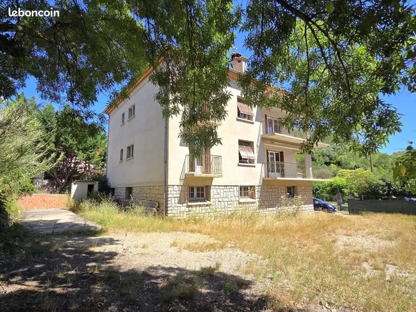 Maison 10 pièces 241 m²