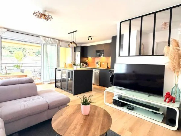 Nice Rimiez, 3 pièces, entièrement rénové et climatisé, traversant, terrasse sud-ouest, garage