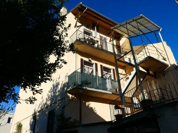 GIVORS CENTRE au calme Maison de ville