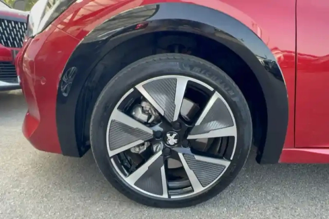 Peugeot 208 electrique 50 kwh 136ch — photo 28