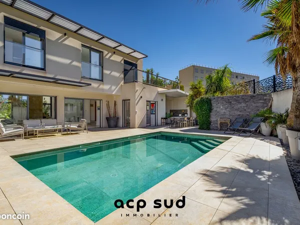 Villa 5 pièces 230 m²