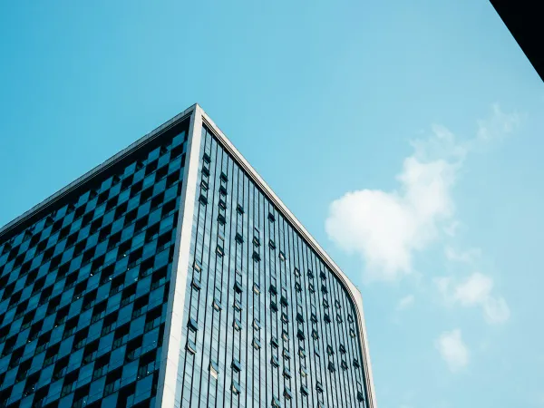 Investir dans l'immobilier de bureaux en 2026 : rendements, risques et tendances