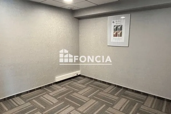 Local 5 pièces 93 m²